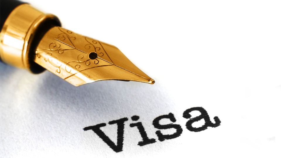 A pen and the word Visa